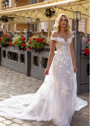 Ivory Flowery Lace Tulle V Back Wedding Dress